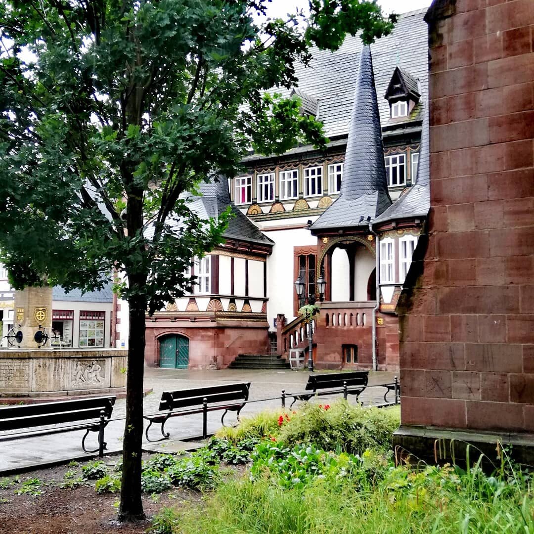 Altes Rathaus im Regen, Einbeck - CC0